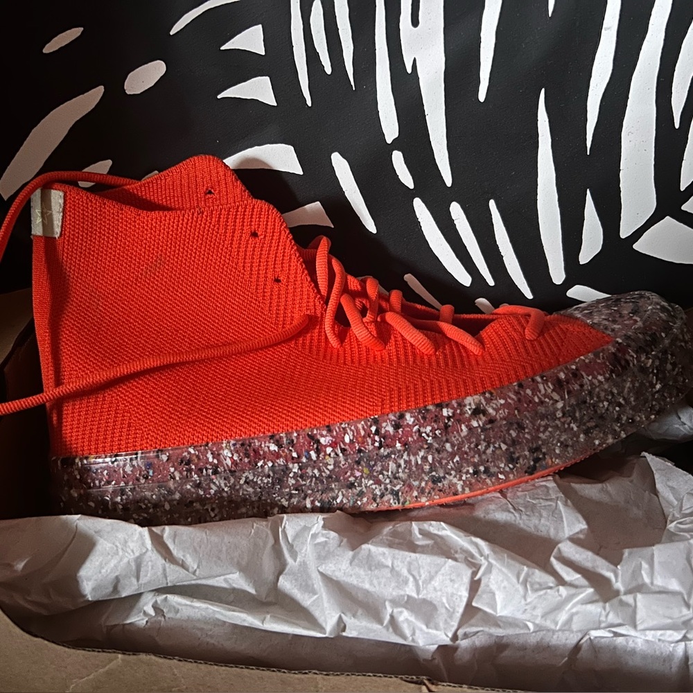 Converse size 10 brand new in the box super rare!!